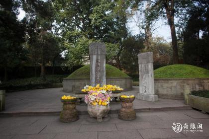 母死三年穷父死三年衰