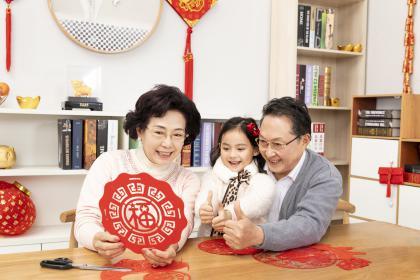 生肖属狗人立春节气出生好不好，立春嚼春什么意思？