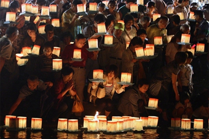 中元节的由来是什么 年七月十五鬼节不宜出行吗 奇缘阁算命网