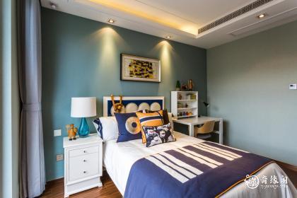 卧室男左女右睡觉图