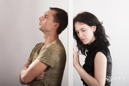 属鸡男人对待婚外情